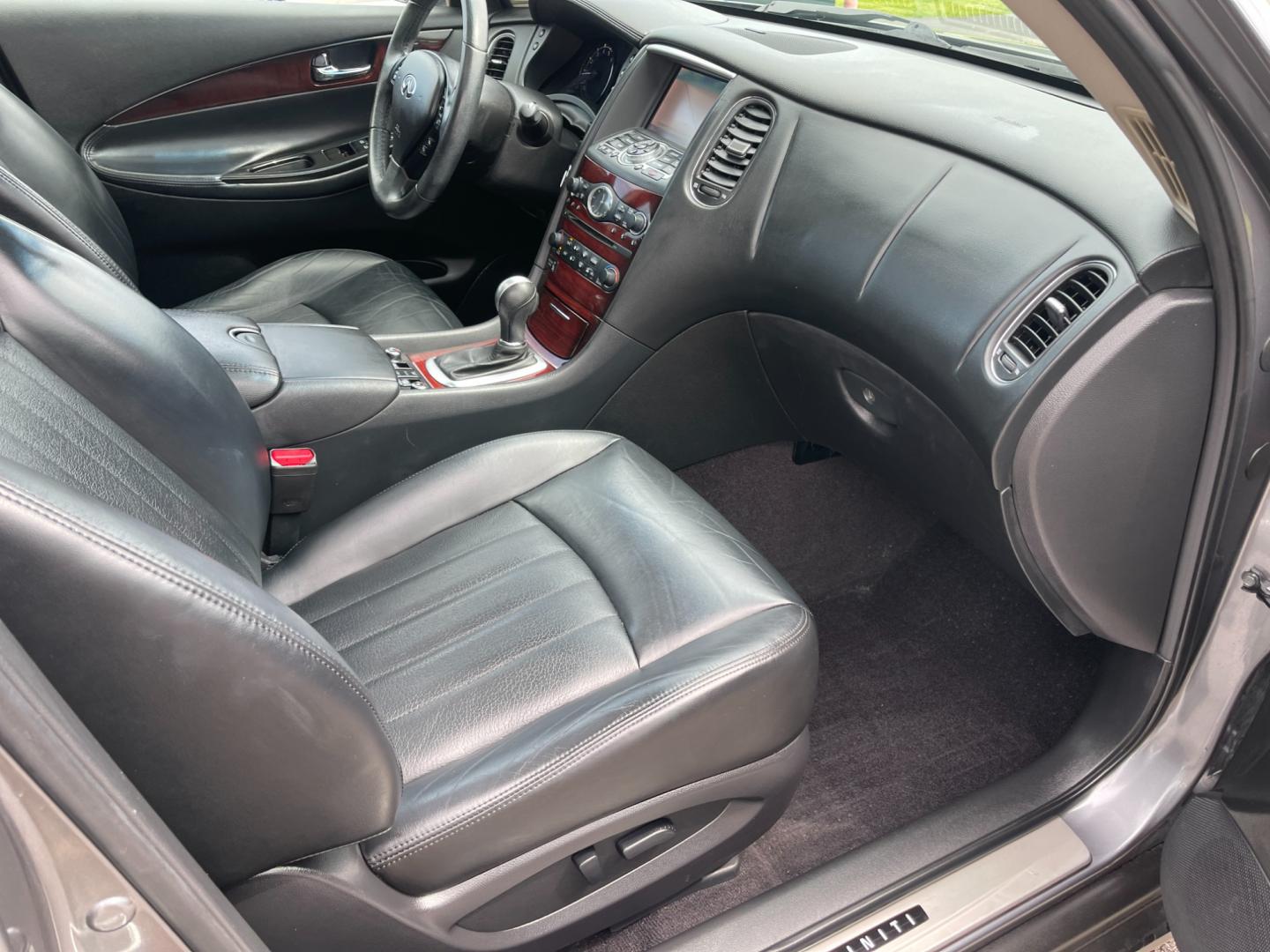 2017 Gray /Black Infiniti QX50 AWD (JN1BJ0RRXHM) with an 3.7L V6 DOHC 24V engine, 7A transmission, located at 11115 Chardon Rd. , Chardon, OH, 44024, (440) 214-9705, 41.580246, -81.241943 - Photo#47